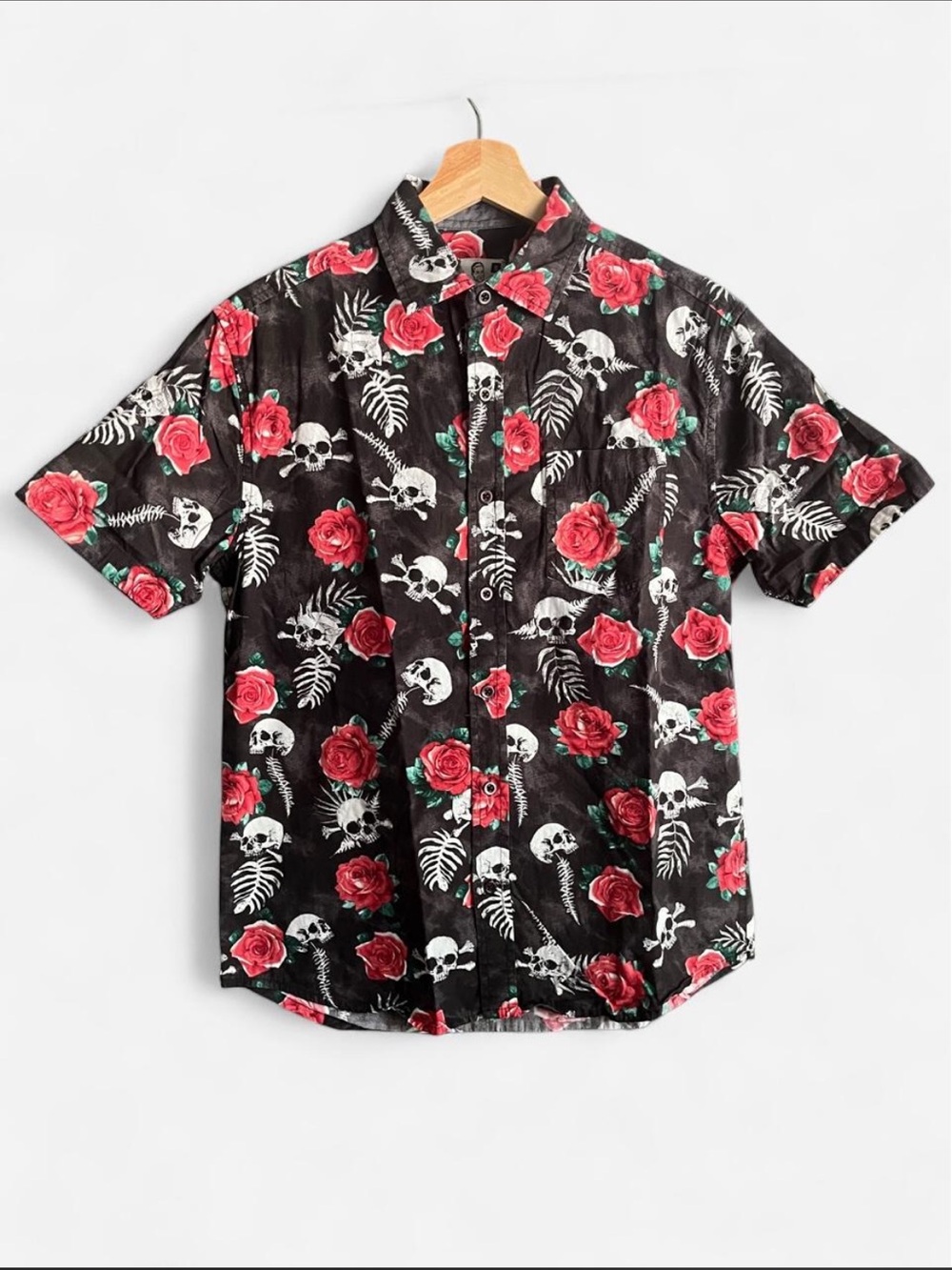 Men's Black Short-Sleeve Button-Down Shirt with Red Rose & Skull Print